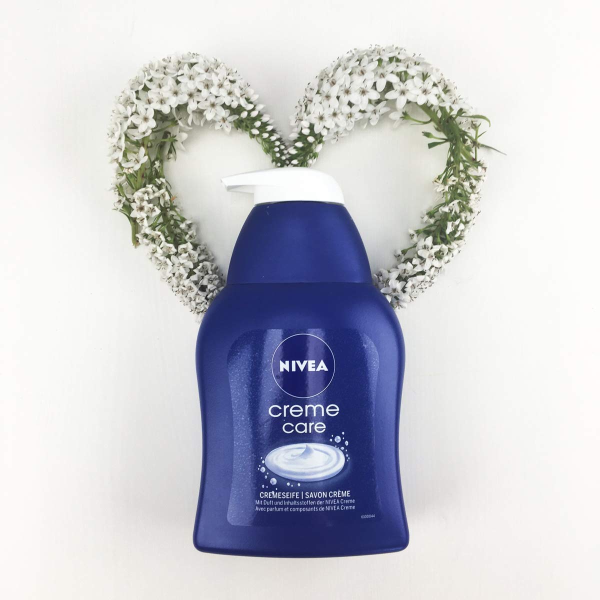 NIVEA Creme Care Pflegeseife im 12er Pack (12 x 250 ml), Handseife mit der bewährten NIVEA Formel, Cremeseife mit dem original Cremeduft zur hygienischen Reinigung 82403-01000-63